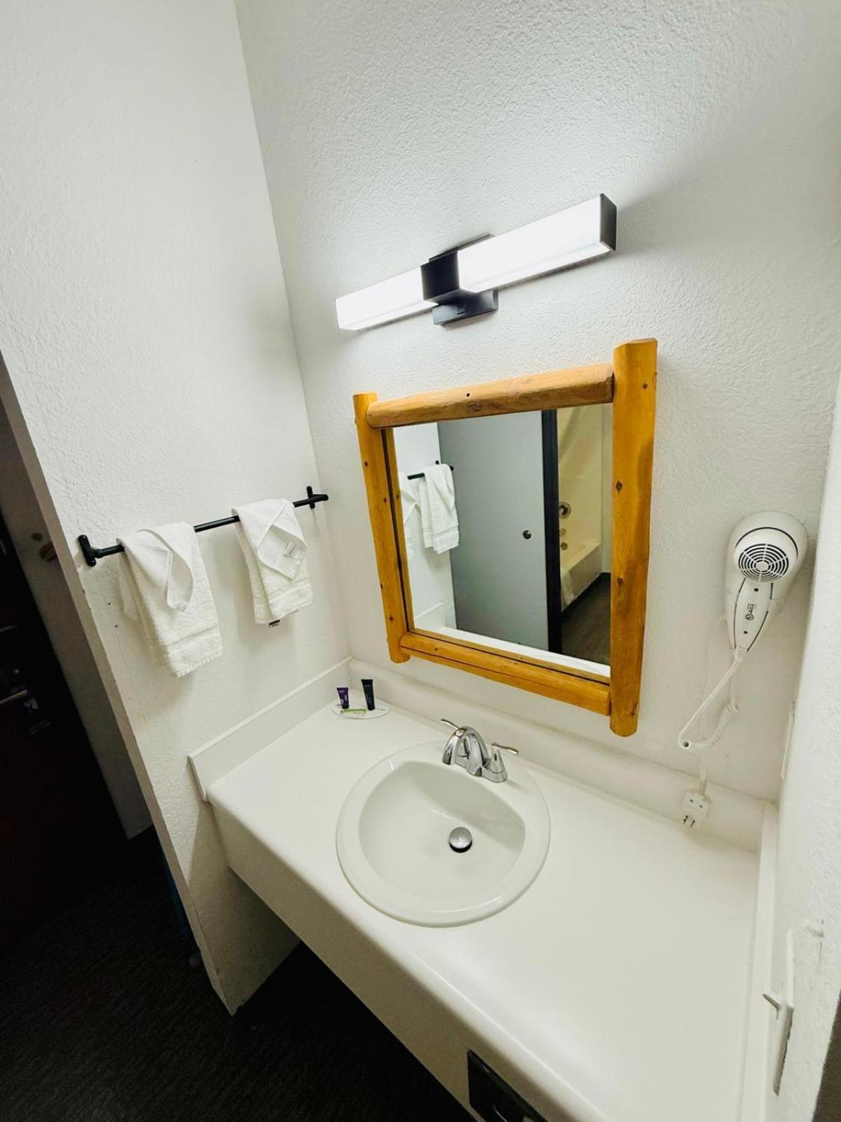 Knights Inn New Florence Екстериор снимка