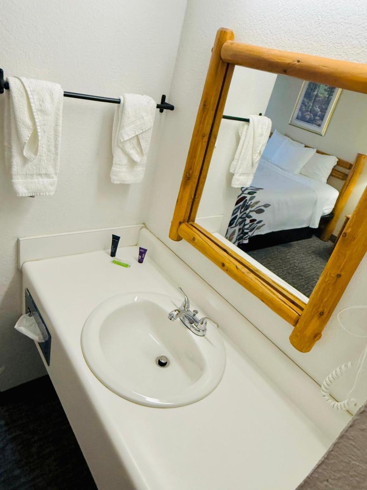 Knights Inn New Florence Екстериор снимка